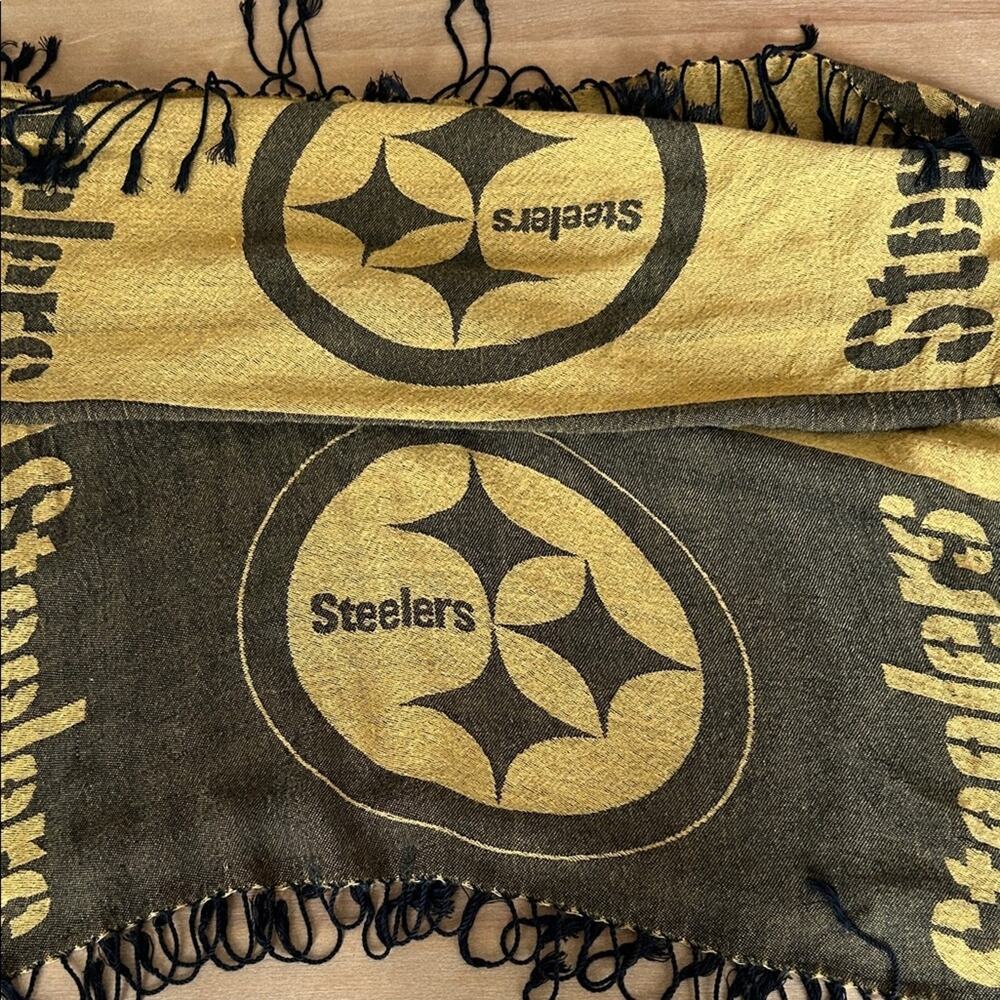 Forever Collectibles Black and Gold Pittsburgh Steelers Scarf
